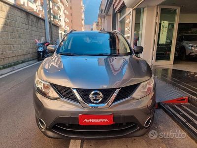 Usata Nissan Qashqai N-Connecta 110 CV (80 kW) 2017 Grigio SUV