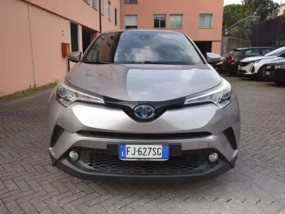 Begagnad Toyota C-HR