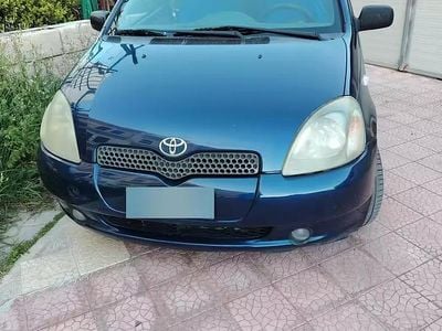 Usata Toyota Yaris 86 CV (63 kW) 2000 Blu Berlina