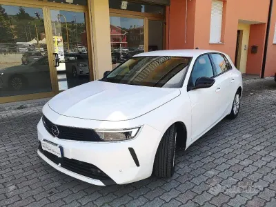 Usata Opel Astra Edition 131 CV (96 kW) 2022 Bianco Utilitaria