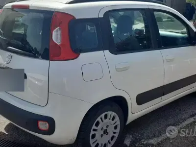 Usata Fiat Panda Lounge 69 CV (50 kW) 2012 Bianco Utilitaria