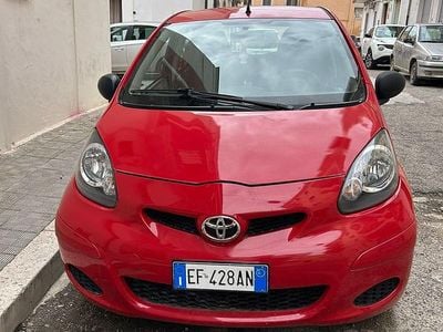 Usata Toyota Aygo 68 CV (50 kW) 2010 Rosso Utilitaria