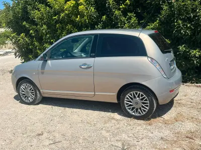 Usata Lancia Ypsilon 75 CV (55 kW) 2011 Utilitaria