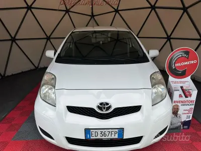 Usata Toyota Yaris 69 CV (50 kW) 2010 Bianco Utilitaria
