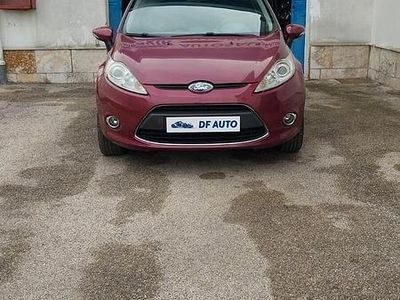 Usata Ford Fiesta Titanium 82 CV (60 kW) 2009 Rosso Berlina