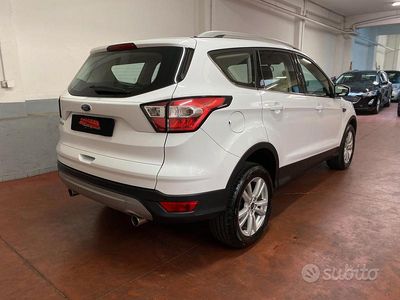 Usata Ford Kuga S 120 CV (88 kW) 2019 Bianco SUV