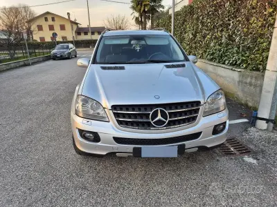 Usata Mercedes ML320 224 CV (164 kW) 2007 Grigio SUV