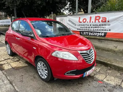 Usata Lancia Ypsilon 69 CV (50 kW) 2015 Rosso Utilitaria