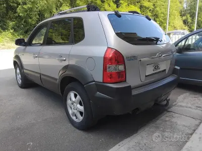 Usata Hyundai Tucson Dynamiq 112 CV (82 kW) 2005 Grigio SUV
