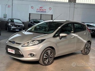 Usata Ford Fiesta Titanium 96 CV (70 kW) 2011 Grigio Utilitaria