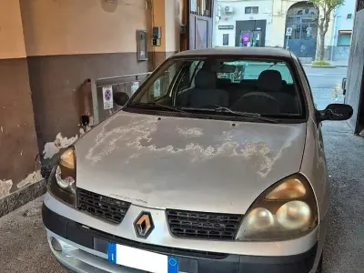 Usata Renault Clio II 65 CV (47 kW) 2003 Grigio Berlina