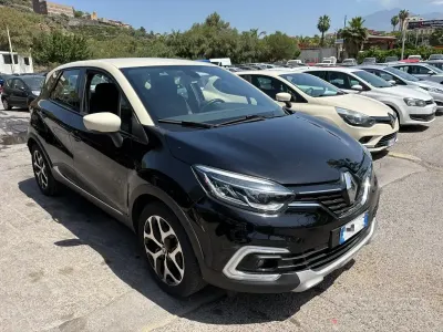 Usado Renault Captur Life 90 CV (66 kW) 2017 Negro SUV