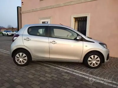 Usata Peugeot 108 69 CV (50 kW) 2016 Grigio Berlina