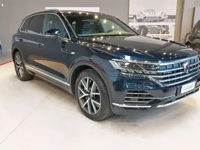Usata VW Touareg Elegance 381 CV (280 kW) 2021 Blu/azzurro SUV
