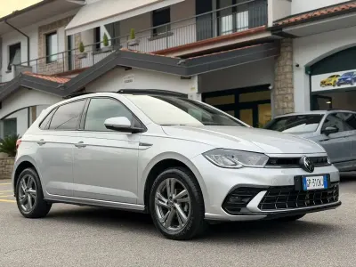 Usata VW Polo R-line 95 CV (69 kW) 2023 Argento Utilitaria