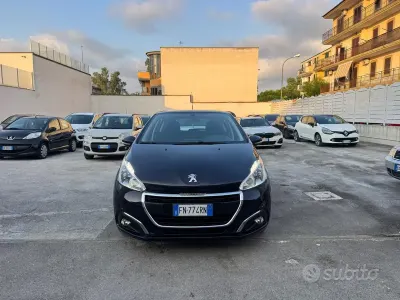 Usata Peugeot 208 Allure 82 CV (60 kW) 2018 Bluazzurro Utilitaria