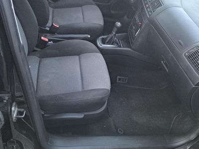 Usata VW Golf IV 101 CV (74 kW) 2003 Nero Berlina
