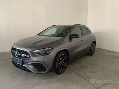Käytetty Mercedes GLA200 AMG Line Premium Plus 150 HP (110 kW) 2023 Harmaa Katumaasturi