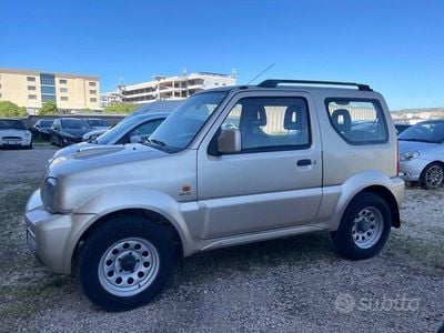 Usata Suzuki Jimny 86 CV (63 kW) 2005 Oro SUV