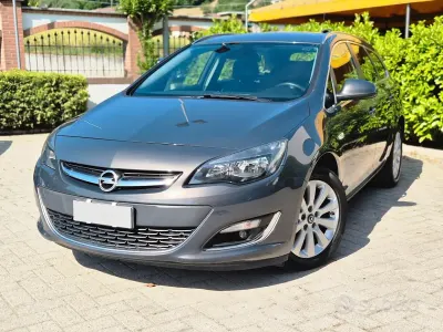 Usata Opel Astra 136 CV (100 kW) 2014 Grigio Station wagon