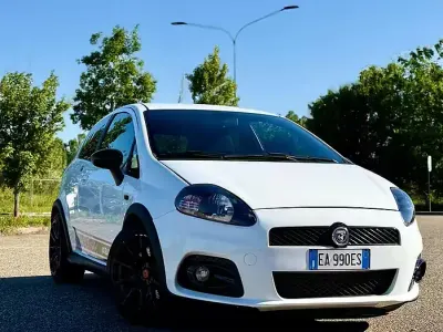 Usata Abarth Grande Punto 155 CV (114 kW) 2010 Bianco Utilitaria