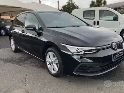 Usata VW Golf VIII Life 116 CV (85 kW) 2022 Nero Berlina