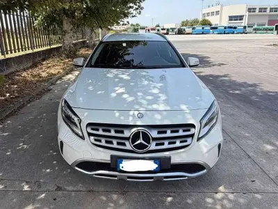 Usata Mercedes GLA200 136 CV (100 kW) 2017 Bianco SUV