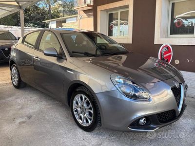 Usata Alfa Romeo Giulietta Super 120 CV (88 kW) 2019 Grigio Utilitaria