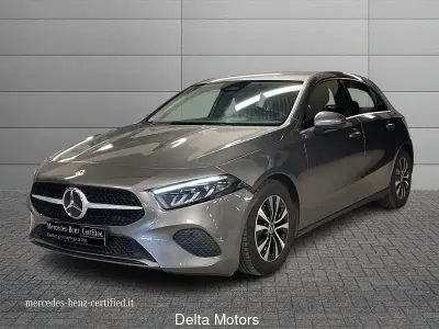 Usata Mercedes A180 Advanced 116 CV (85 kW) 2025 Grigio montagna Utilitaria