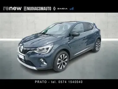 Usata Renault Captur Intens 100 CV (73 kW) 2023 Blu scuro SUV