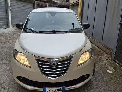 Usata Lancia Ypsilon Silver 95 CV (69 kW) 2014 Bianco Utilitaria