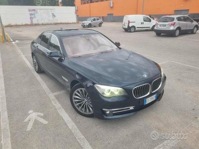Usata BMW 740 Luxury Line 313 CV (230 kW) 2013 Blu Berlina