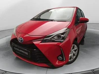 Usata Toyota Yaris Hybrid Active 101 CV (74 kW) 2018 Rosso Berlina