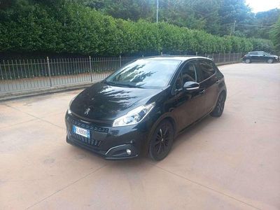 Nero Usata 2018 Peugeot 208 Allure Utilitaria | 6900 € (Buon prezzo)
