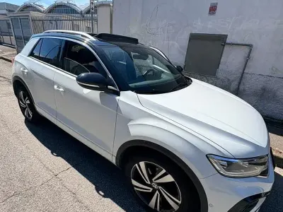 Usata VW T-Roc R-line 150 CV (110 kW) 2022 Bianco SUV