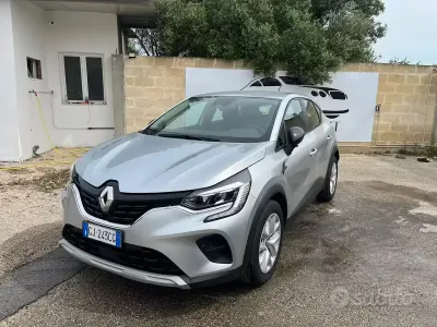Usata Renault Captur Zen 101 CV (74 kW) 2022 Grigio SUV