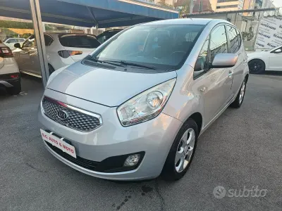 Usata Kia Venga 90 CV (66 kW) 2010 Grigio Utilitaria