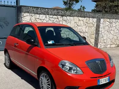 Usado Lancia Ypsilon 69 HP (50 kW) 2011 Laranja Citadino