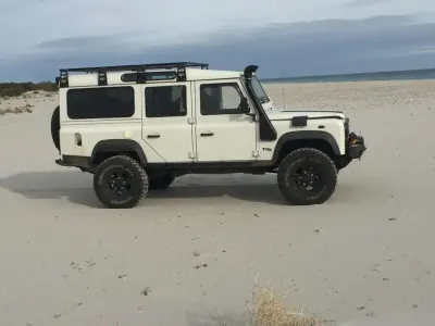 Usado Land Rover Defender S 122 CV (89 kW) 2006 Blanco Familiar