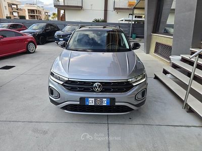 Usata VW T-Roc Life 116 CV (85 kW) 2024 Grigio SUV