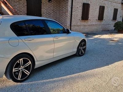 Usata BMW 120 Sport Line 190 CV (139 kW) 2015 Bianco Utilitaria
