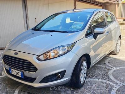 Begagnad Ford Fiesta Business Edition 75 HK (55 kW) 2013 Grå Halvkombi