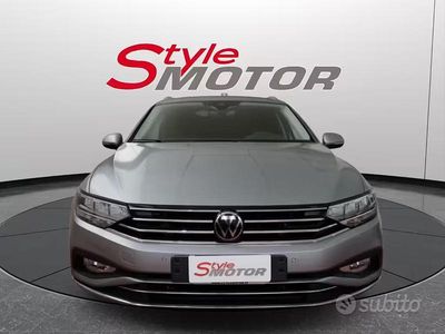 Usata VW Passat Executive 150 CV (110 kW) 2023 Grigio Station wagon