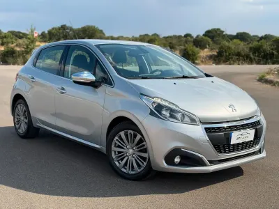 Usata Peugeot 208 Allure 100 CV (73 kW) 2017 Grigio Utilitaria