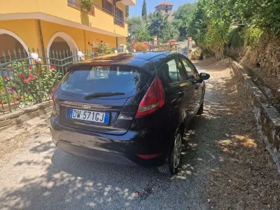 Usata Ford Fiesta Ambiente 75 CV (55 kW) 2008 Nero Utilitaria
