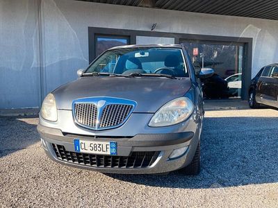 Usata Lancia Ypsilon 75 CV (55 kW) 2004 Grigio Utilitaria