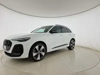 Nuova Audi Q5 S-Line 299 CV (219 kW) 2025 Bianco arkona SUV