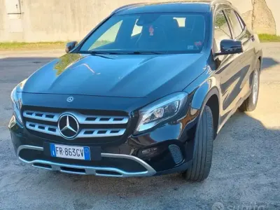 Usata Mercedes GLA200 136 CV (100 kW) 2018 Nero SUV