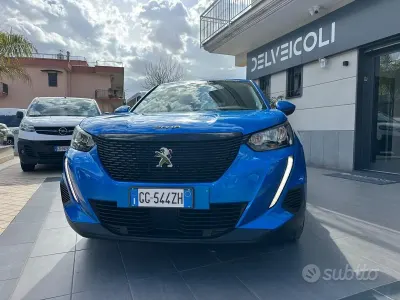 Usata Peugeot 2008 Active 101 CV (74 kW) 2021 Blu SUV