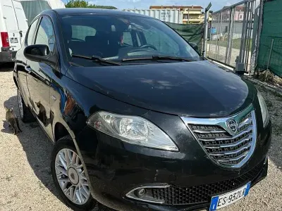 Usata Lancia Ypsilon Platinum 77 CV (56 kW) 2013 Nero Utilitaria